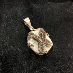 Pendentif Staurotide en argent | Pendentifs en Minéraux | Dans les yeux de Gaïa