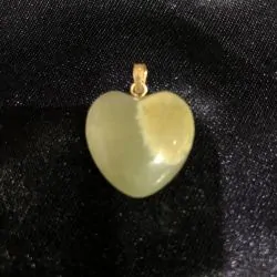 Pendentif en forme de Cœur en Calcite Jaune