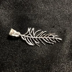 Pendentif Plume métal argenté | Pendentifs en Minéraux | Dans les yeux de Gaïa