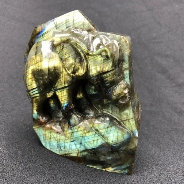 Elephant Labradorite | Minéraux de collection | Dans les yeux de Gaïa