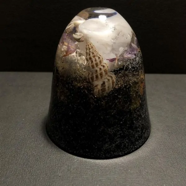 Orgonite Dôme Calcite Blanche - Photo 1 | Dans les Yeux de Gaia