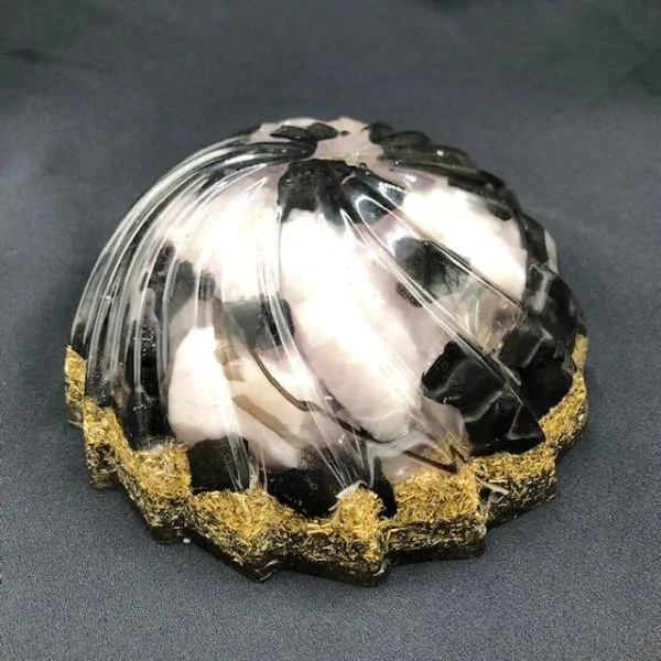 Orgonite Dôme Quartz Rose et Tourmaline Grand Modèle – Amour, Protection, Énergie | Dans les Yeux de Gaïa