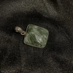 Pendentif en Séraphinite...