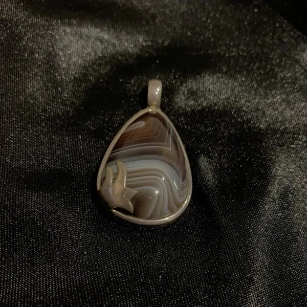 Pendentif en Agate du Botswana serti en Argent 925 | Pendentifs en Minéraux | Dans les yeux de Gaïa