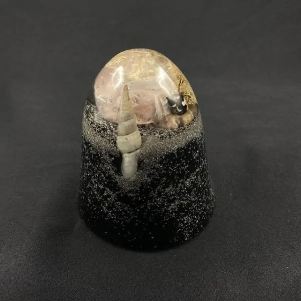 Orgonite Dôme Quartz Rose - Photo 1 | Dans les Yeux de Gaia