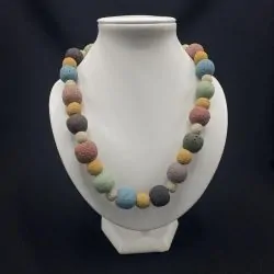 Collier en Pierre de Lave Teinté avec des pigments naturelle