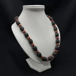Collier en Pierre de lave...