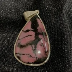 Pendentif Rhodonite en Argent 925 - Photo 2 | Dans les Yeux de Gaia