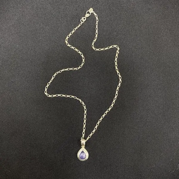 Pendentif en Tanzanite serti Argent Massif avec Chaine en Argent 925