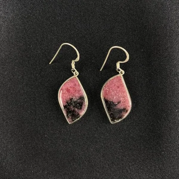 Boucles d'oreilles en Rhodonite montées sur Argent, photo 1 | Dans les Yeux de Gaia