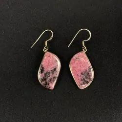 Boucles d'oreilles en Rhodonite montées sur Argent, photo 2 | Dans les Yeux de Gaia