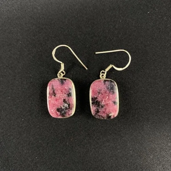 Boucles d'oreilles en Rhodonite montées sur Argent, photo 1 | Dans les Yeux de Gaia