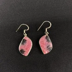 Boucles d'oreilles en Rhodonite montées sur Argent, photo 1 | Dans les Yeux de Gaia