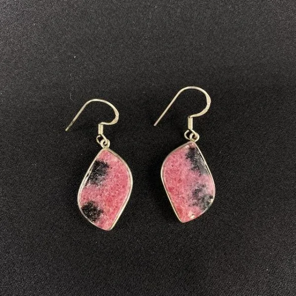 Boucles d'oreilles en Rhodonite montées sur Argent, photo 1 | Dans les Yeux de Gaia