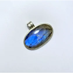 Pendentif Labradorite serti...