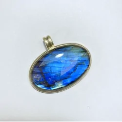 Pendentif Labradorite serti...