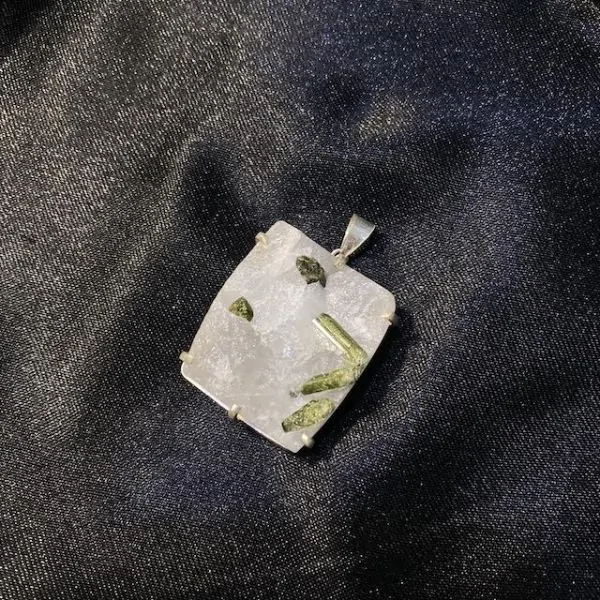 Pendentif Calcite et Tourmaline Verte Brute Serti sur Argent 925 -2