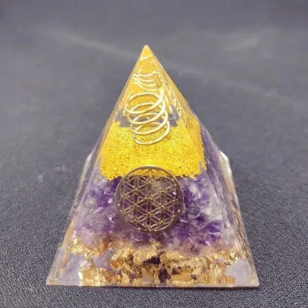 Mini Pyramide Orgonite Améthyste – Intuition, Sérénité, Énergie Subtile | Dans les Yeux de Gaïa
