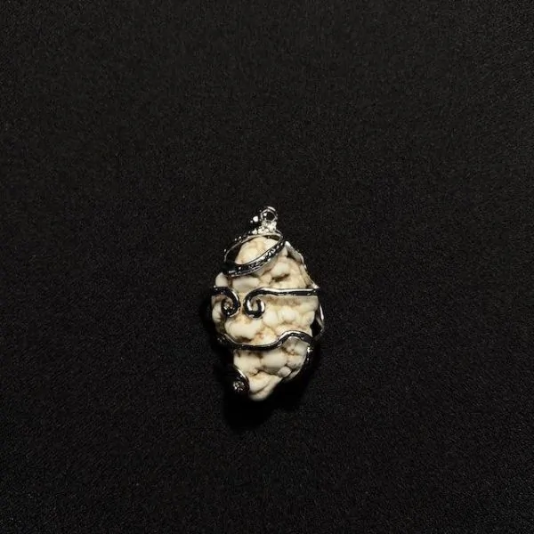 Pendentif Magnésite Serti sur Métal Argenté | Dans les yeux de Gaïa
