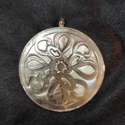 Pendentif Rosace en argent et nacre 1