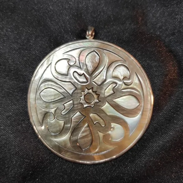 Pendentif Rosace en argent et nacre 1