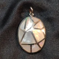 Pendentif en argent et nacre | Pendentifs en Minéraux | Dans les yeux de Gaïa