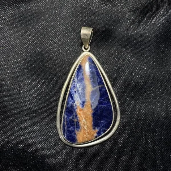 Pendentif en Sodalite serti en Argent 925 - Photo 1 | Dans les Yeux de Gaia