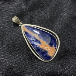 Pendentif en Sodalite serti...