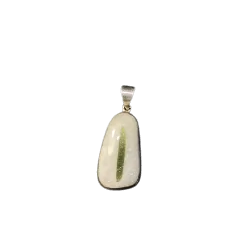 Pendentif Calcite et Tourmaline Verte Serti sur Argent 925 - Photo 1 | Dans les Yeux de Gaia