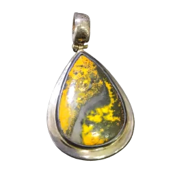 Pendentif en Orpiment monté...