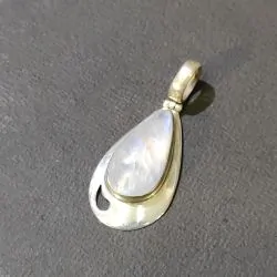 Pendentif Pierre de Lune...