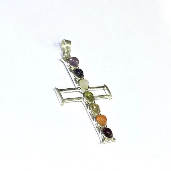 Pendentif en métal argenté Croix et 7 chakras | Dans les yeux de Gaïa
