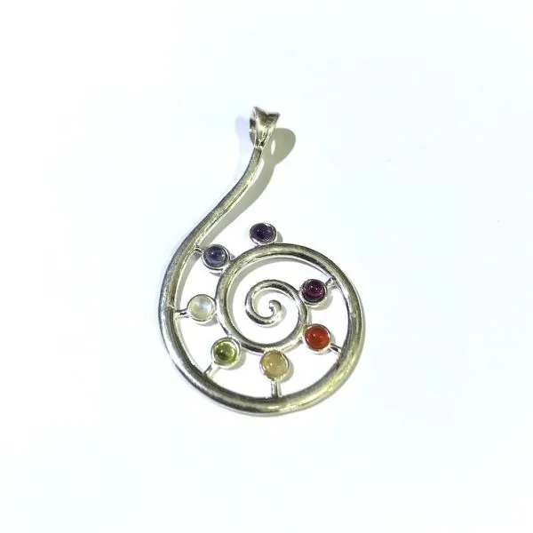 Pendentif en métal argenté Spirale et 7 chakras | Dans les yeux de Gaïa