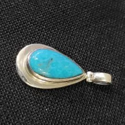 Pendentif Turquoise serti...