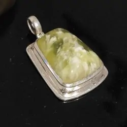 Pendentif en Prehnite sur...