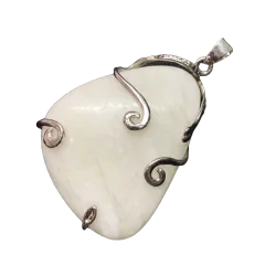 Pendentif Jade serti sur...