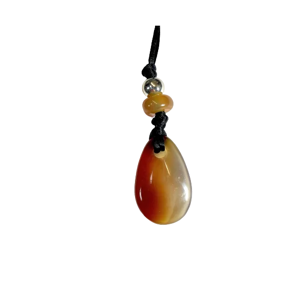Collier en Cornaline avec une perle métallique et cordon noir 1 | Dans les yeux de Gaïa