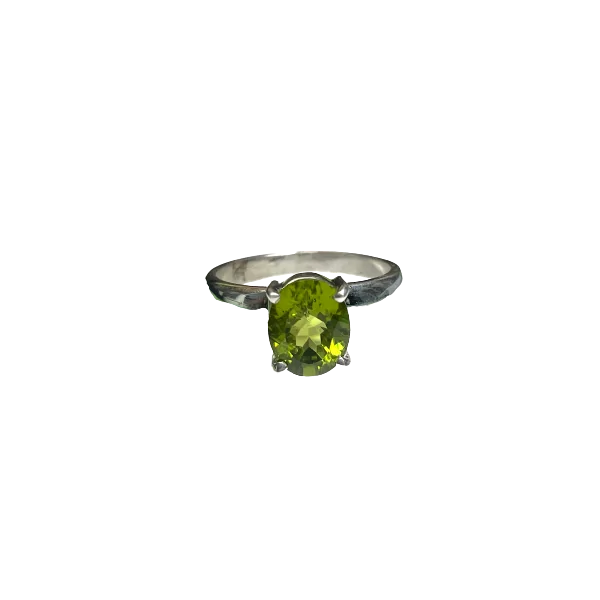 Bague en Péridot Facetté serti en Argent 925 1 | Dans les yeux de Gaïa