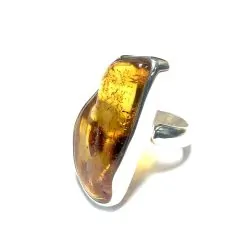 Bague en Ambre serti en...