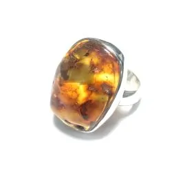 Bague en Ambre serti en...