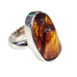 Bague en Ambre serti en...